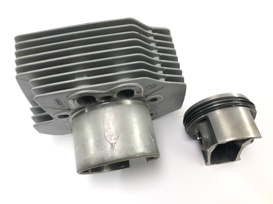 Moto Guzzi V11 Sport [1999] - cylinder with piston on the left
