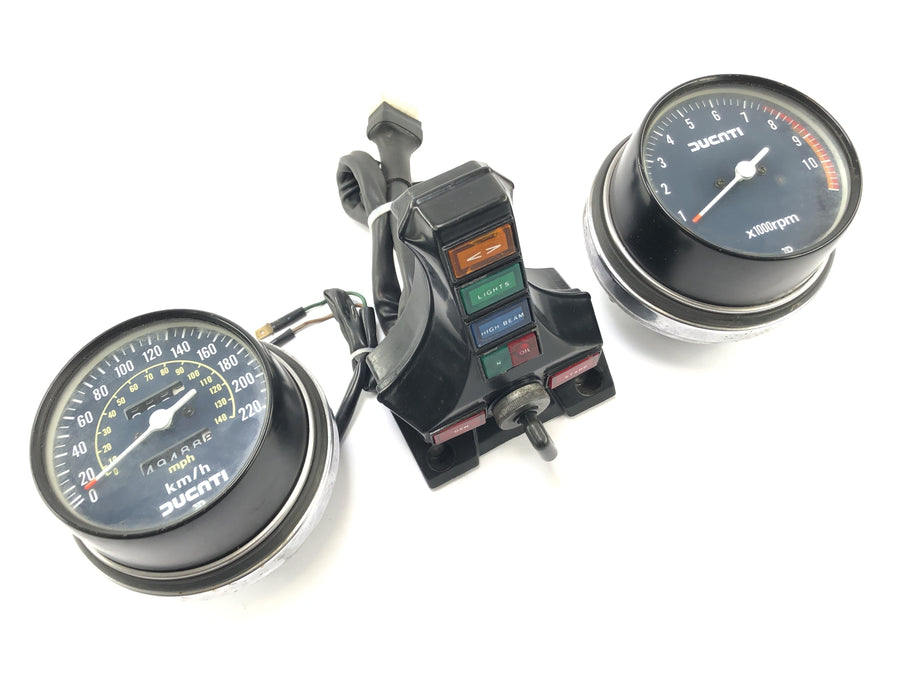 Ducati SL 600 Pantah [1982] - Cockpit instruments speedometer tachometer with control lights and ignition lock