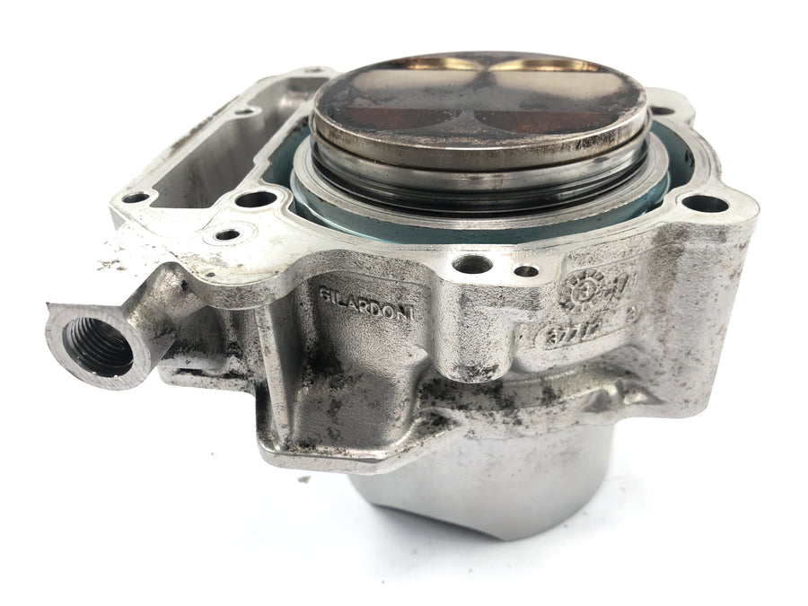 Aprilia RSV 1000 R [2004] - cylinder with piston at the front