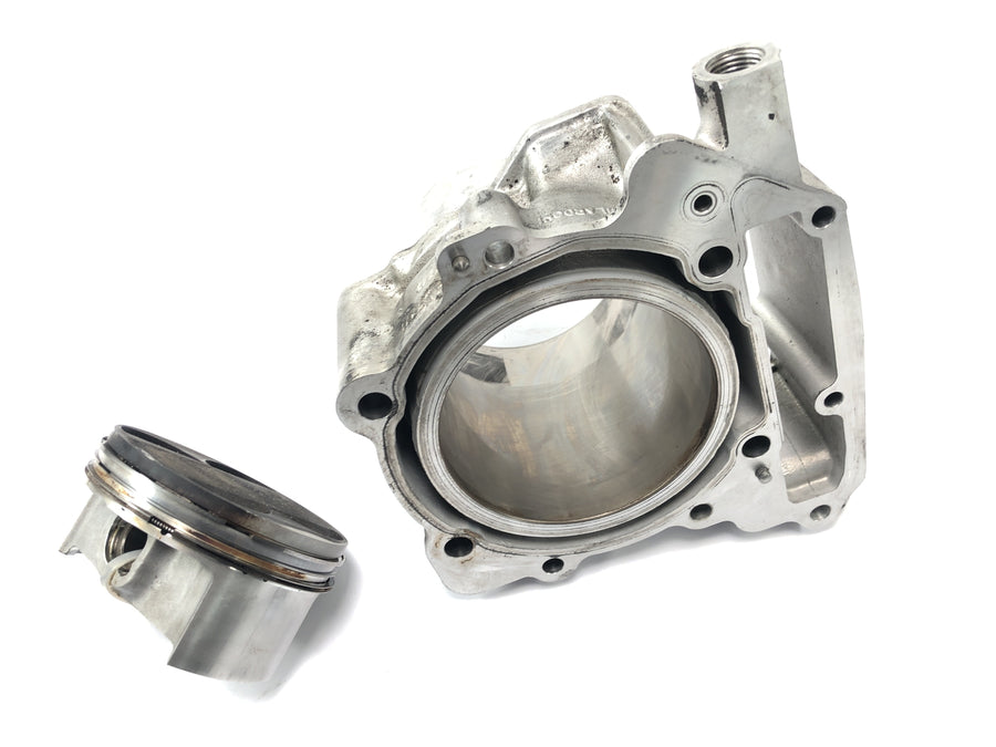 Aprilia RSV 1000 RP Mille [2001] - Cylinder with rear piston