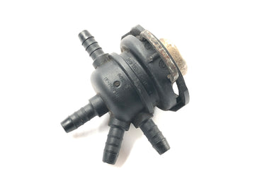 BMW R 1200 GS R12 K25 [2004] - Fuel distributor petrol distributor