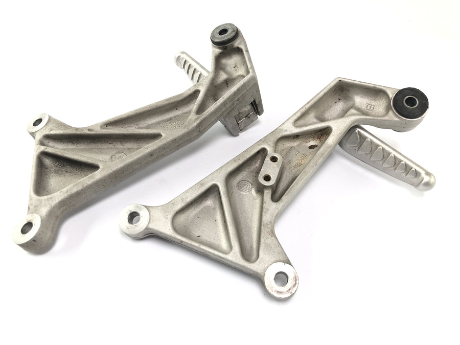 Aprilia SL 1000 Falco Pa [2000] - Palatinate footrests on the left and right with holder