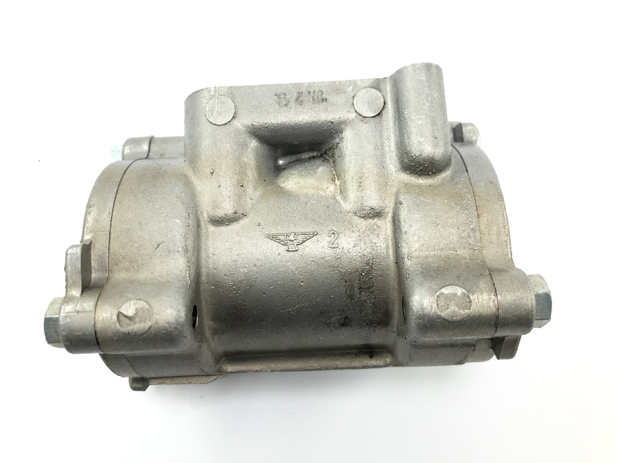 Kawasaki ZRX 1200 S ZRT20A [2001] - Oil pump oil filter housing pump unit