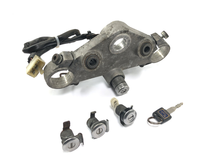 Honda ST 1100 SC26 Pan European [1990] - Lock set with upper fork bridge ignition lock