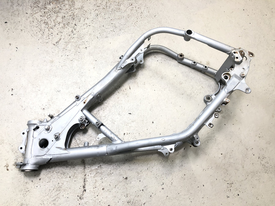 KTM 640 Adventure LC4 [2001] - frame with papers