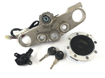 Suzuki GSF 1200 S Bandit WVA9 [2003] - locksmith with fork bridge above ignition lock tank lock