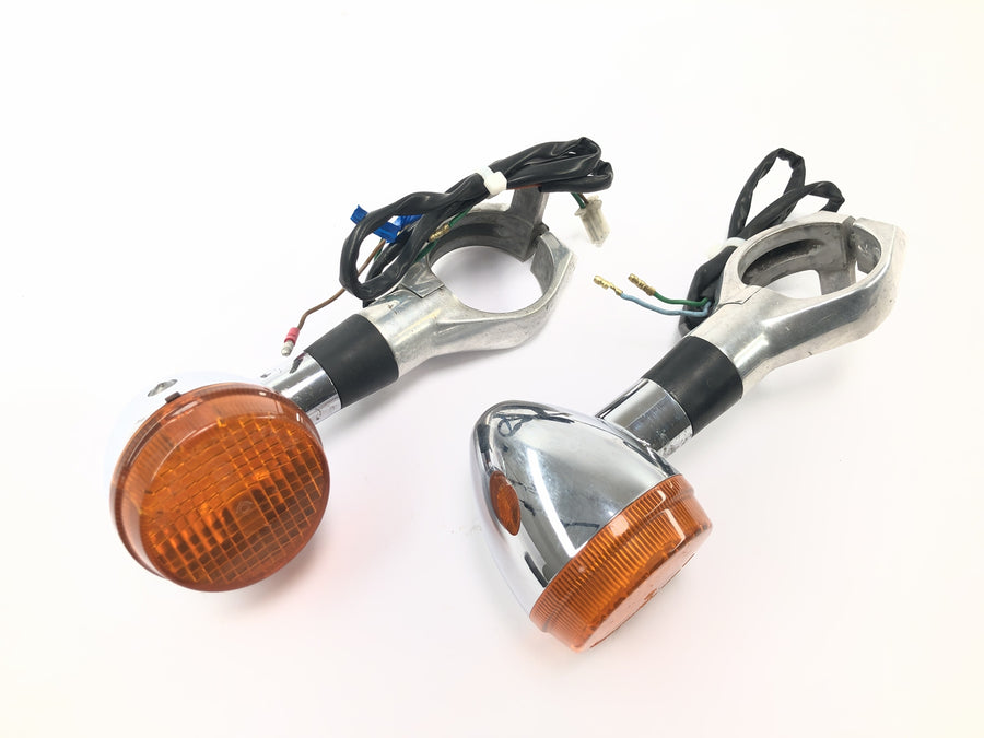 Honda VTX 1800 SC46 [2004] - Pair of front indicators with bracket