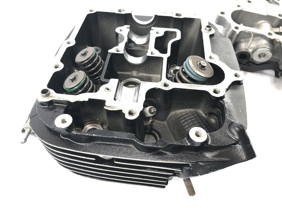 Suzuki Intruder VL 1500 AL [2000] - Cylinder head front valve train