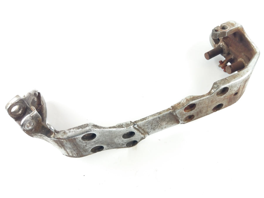 Suzuki Intruder VS 700 VP51A [1986] - Front footrest holder