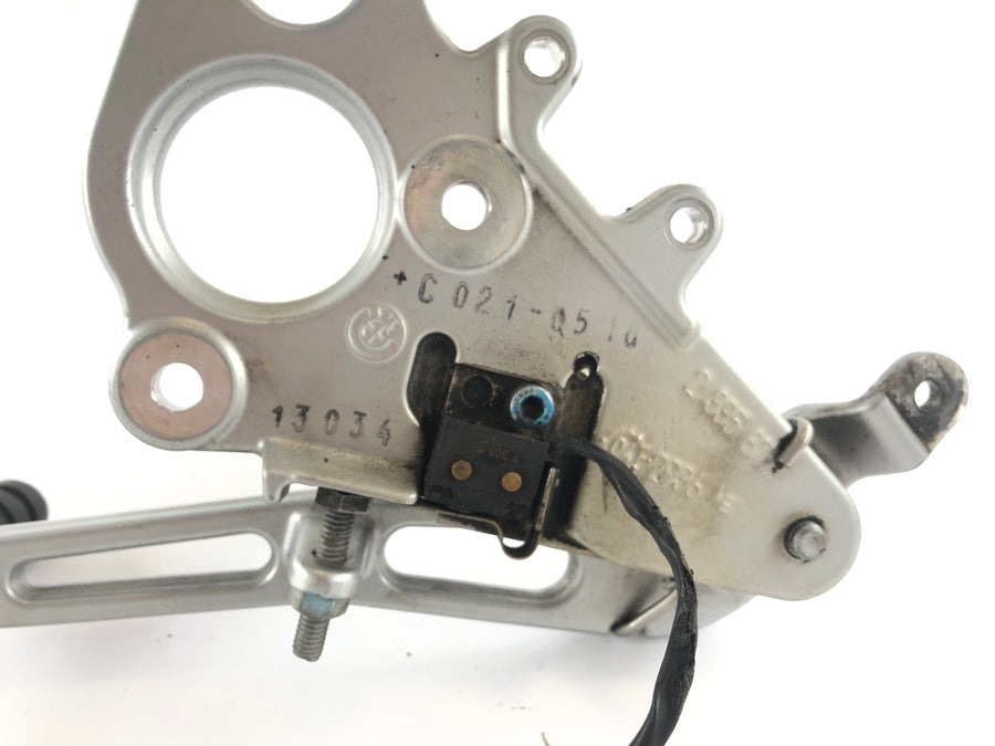 BMW R 1150 R R21 [2002] - Driver footrest right with brake lever