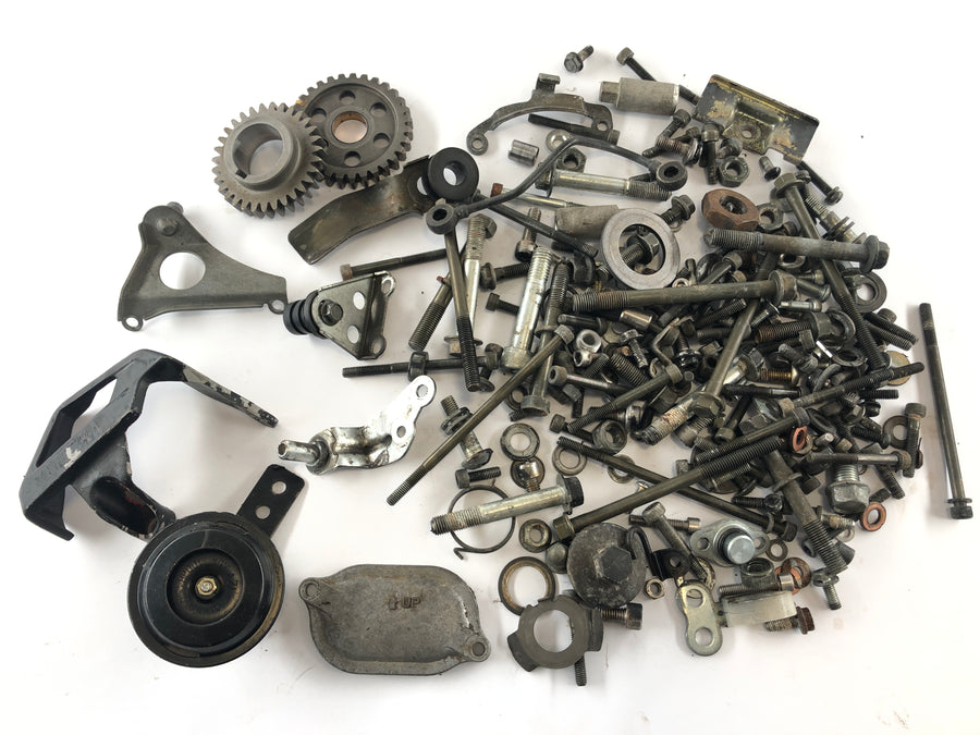 Yamaha TT 600 R DJ01 [2000] - screws and remaining parts mixed lot