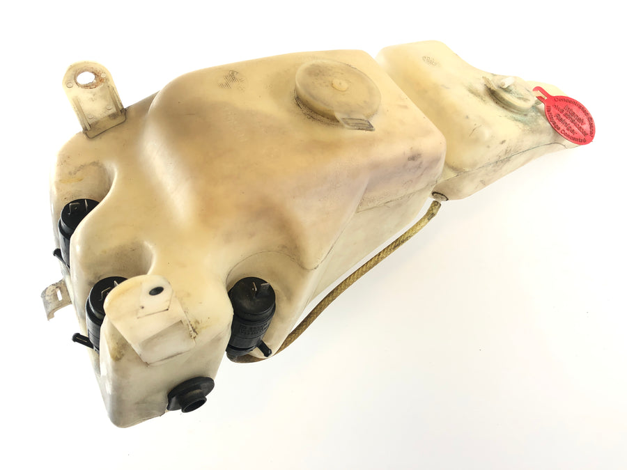 BMW M 535i E28 [1986] - Windshield washer fluid reservoir