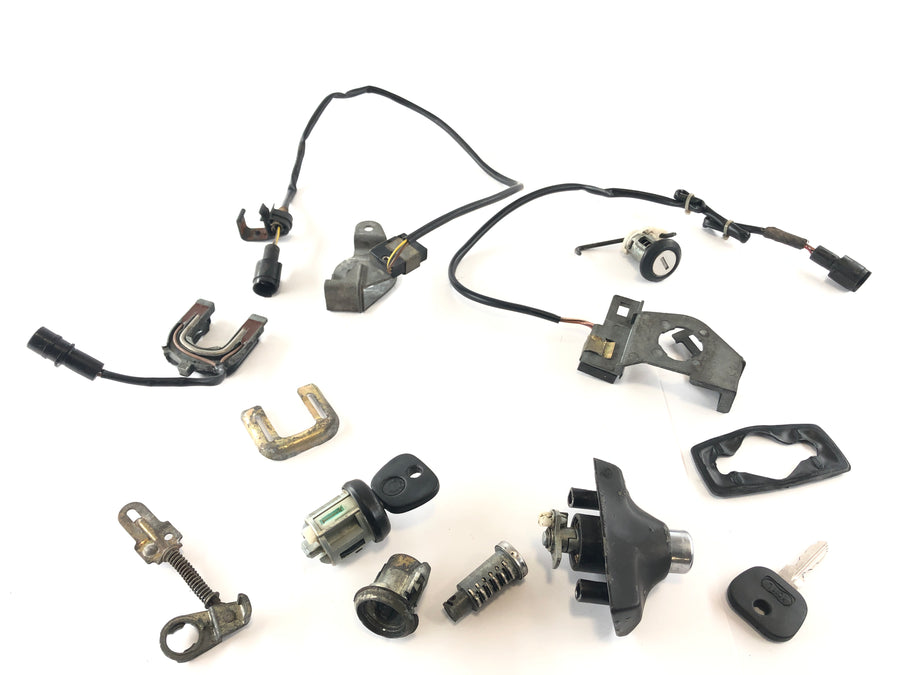 BMW M 535i E28 [1986] - Lock set 1 key original and 1 replica