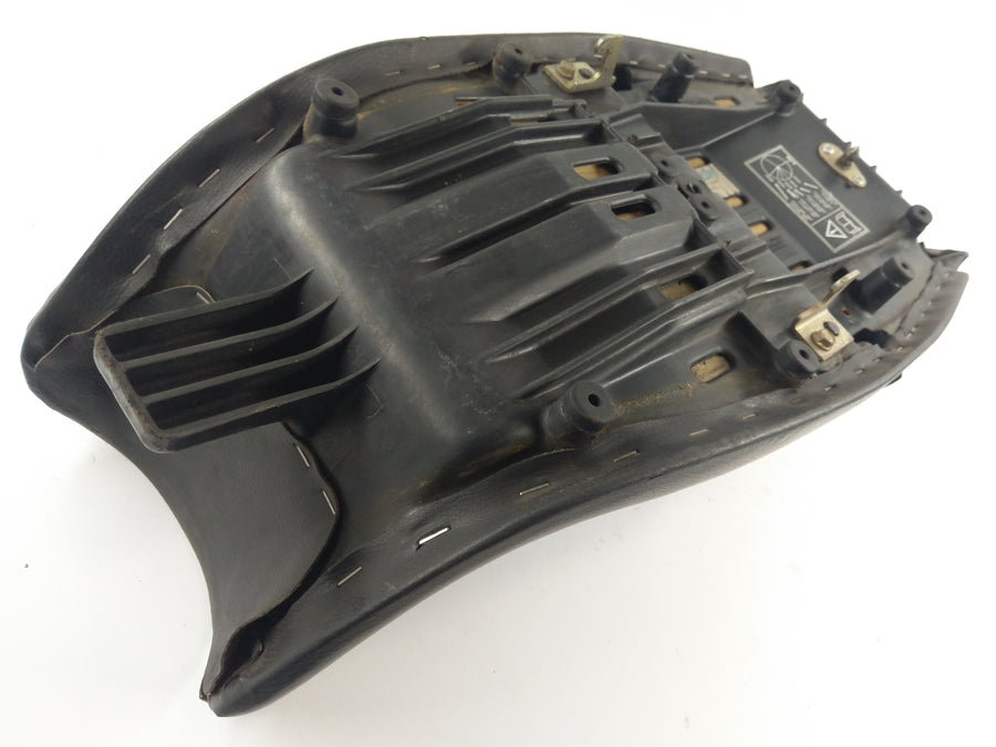 Triumph Trophy 900 T300 [1992] - Seat cover damaged