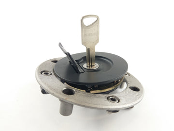 Suzuki GSF 1200 S GV75A [1998] - Tank lock with key