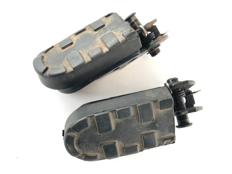 Triumph Tiger 900 T400 [1998] - Driver footrests left and right
