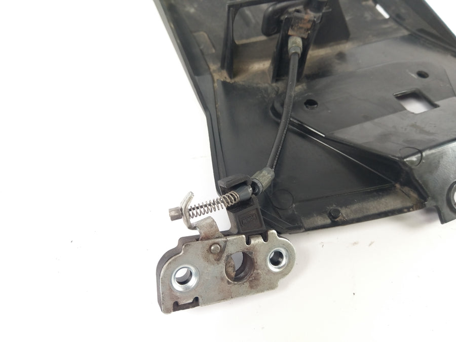 Aprilia RS4 125 TW [2013] - Inner panel seat lock
