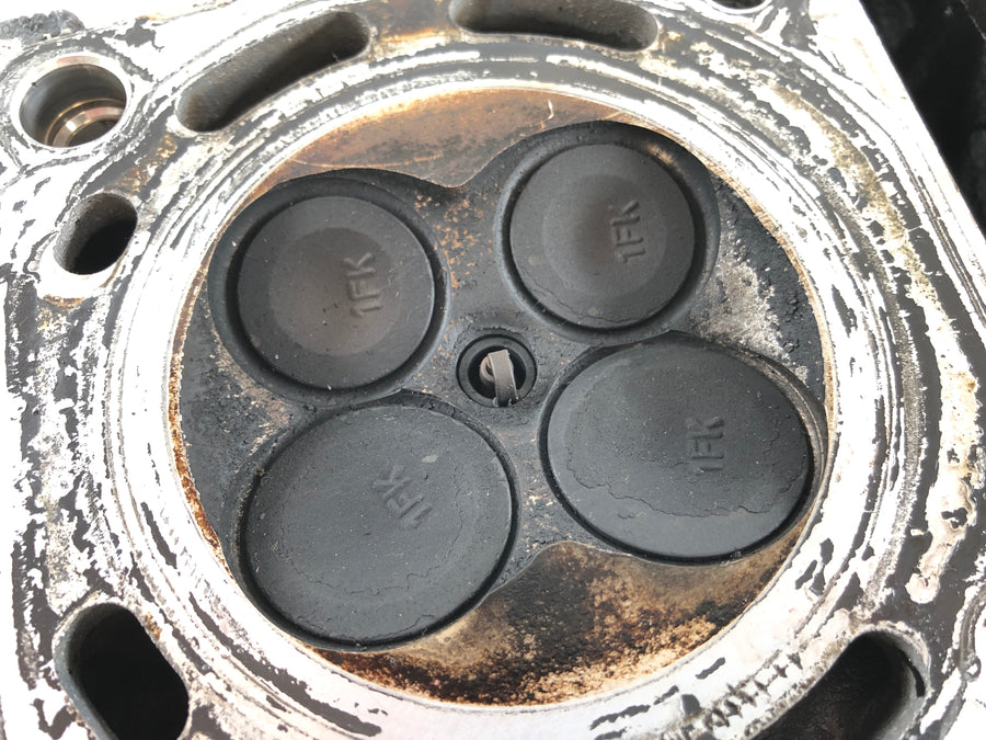 Yamaha V-max 1200 2EN [1997] - front cylinder head