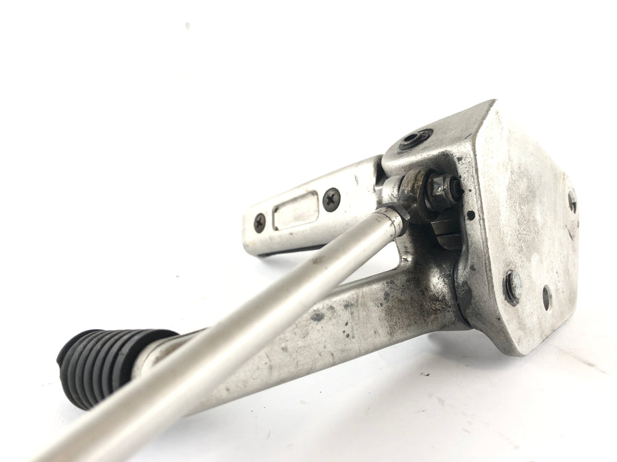 Ducati Paso 750 [1990] - Driver's footrest left with gearshift pedal and rod